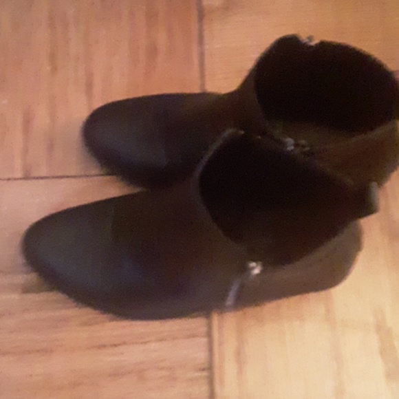 Boots - Picture 4 of 4